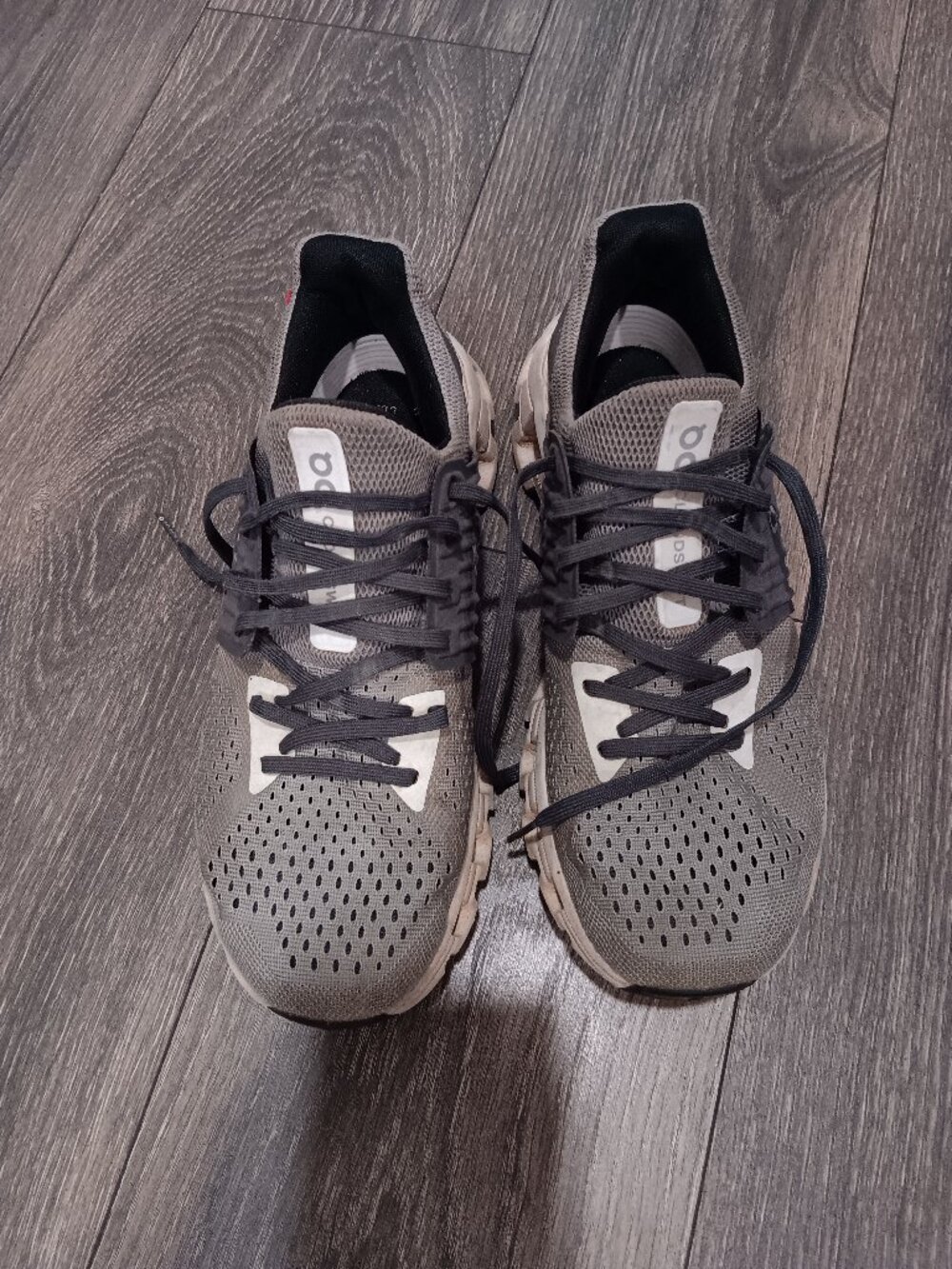 On Clouds woman size 10